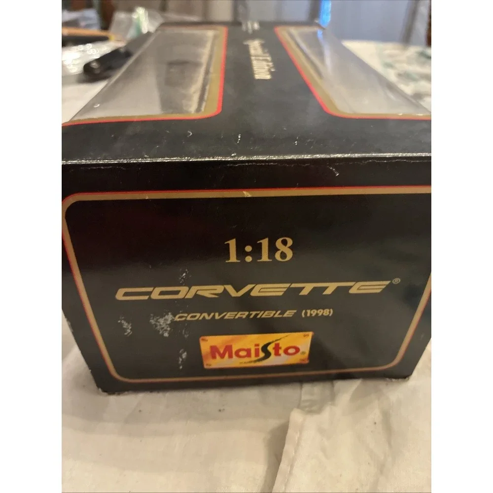 MAISTO 1998 CHEVROLET CORVETTE CONVERTIBLE SILVER SPECIAL EDITION 1:18 In Box